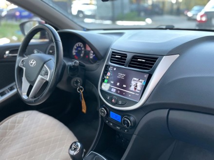 Рамка для установки в Hyundai Solaris 2010 - 2016 черно-серебристый ТИП 3 (ГУ изнутри)