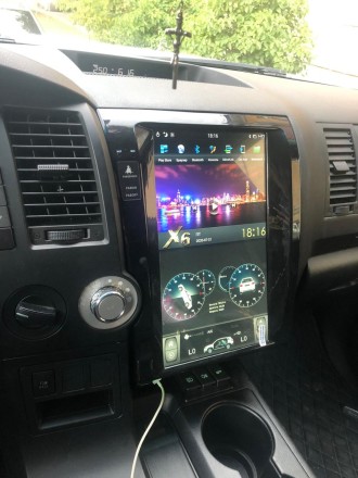 Головное устройство для Toyota Tundra (2007-2013), Sequoia (2008-2013) Tesla-Style