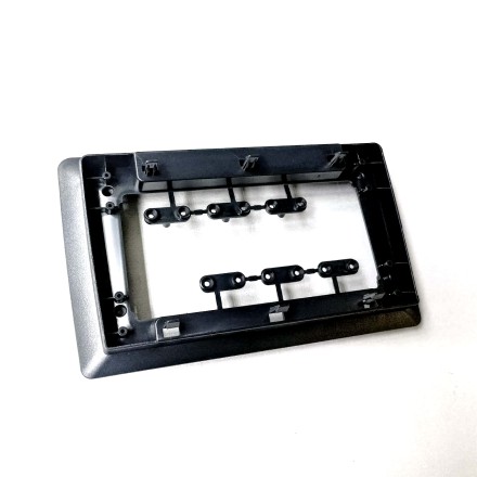 Рамка для установки 10 дюймового универсального дисплея в посадочное место для дисплея 9 дюймов