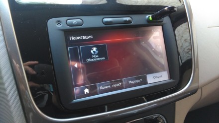 Рамка переходная 2din Renault Sandero, Logan 2013+ для MediaNav, глянцевая с окантовкой