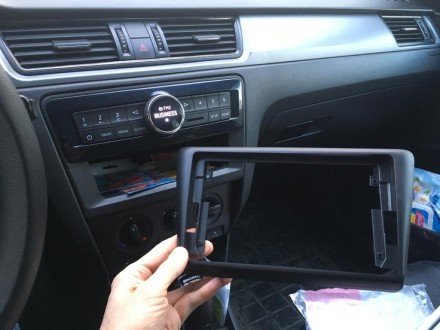 Рамка переходная Skoda Rapid (12-19) для дисплея 9 дюймов