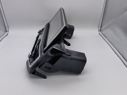 Головное устройство для Toyota Land Cruiser 200 2016+ в стиле Lexus (низкие комплектации)