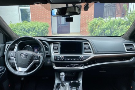 Рамка переходная TOYOTA Highlander (13+), Kluger (14+) для дисплея 10 дюймов