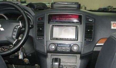 ramka Mitsubishi pajero 4.jpg