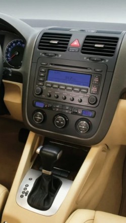 Рамка переходная VOLKSWAGEN Jetta 2005 - 2010 для дисплея 10 дюймов